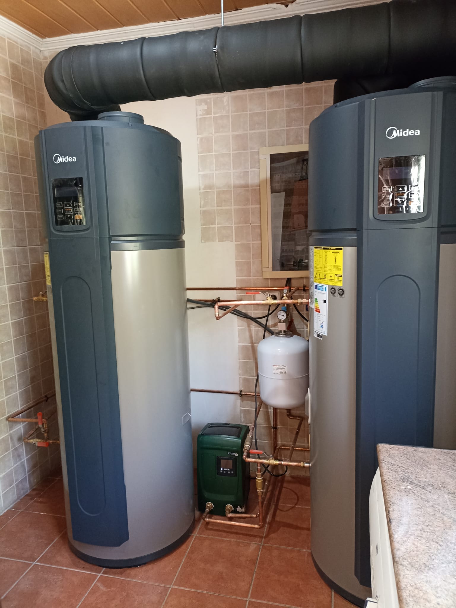 Équipement d'aérothermie Midea installé par Energirona Équipement d'aérothermie Midea installé par Energirona